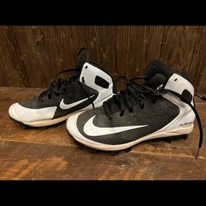 Used Nike Football Cleats in good condition. Size 6.5